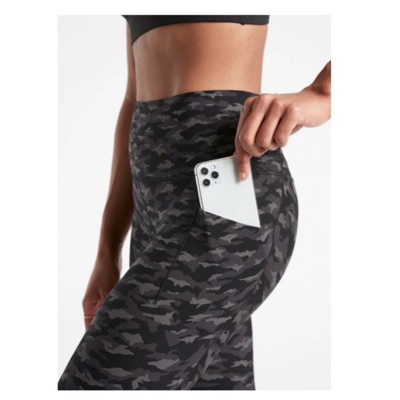 ATHLETA Salutation Stash Pocket Printed 7/8 Tights Leggings Size Medium - Picture 2 of 13